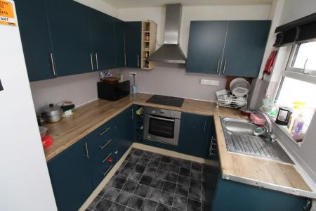 4 bedroom Flat to let in Montpelier Road (4 Bed), Dunkirk, Nottingham, NG7