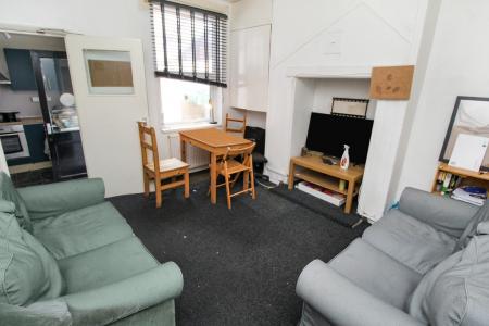 4 bedroom Flat to let in Montpelier Road (4 Bed), Dunkirk, Nottingham, NG7