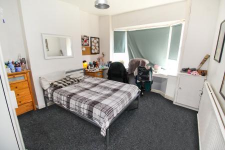 4 bedroom Flat to let in Montpelier Road (4 Bed), Dunkirk, Nottingham, NG7