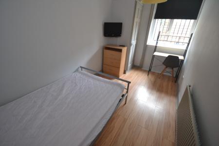 3 bedroom Flat to let in Mount Hooton Road, Nottingham, NG7