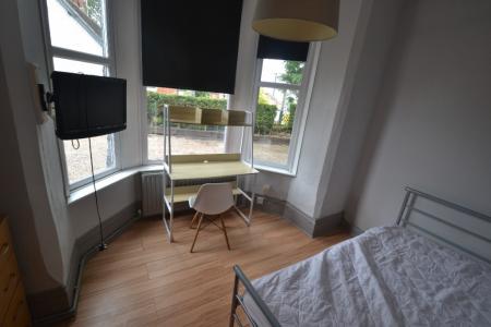 3 bedroom Flat to let in Mount Hooton Road, Nottingham, NG7