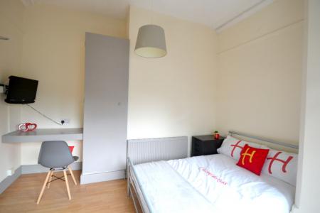 8 bedroom Flat to let in Mount Hooton Road, Arboretum, Nottingham, NG7