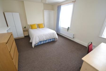 4 bedroom Semi-detached house to let in Oakfields Road, West Bridgford, NG2