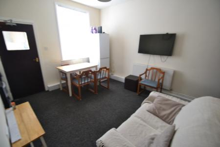 4 bedroom Semi-detached house to let in Osmaston Street, Lenton, Nottingham, NG7