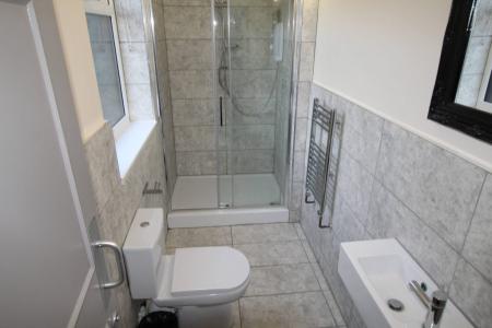 5 bedroom Semi-detached house to let in Shrewsbury Road, Nottingham, NG2