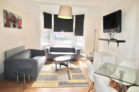 5 bedroom Semi-detached house to let in Shrewsbury Road, Nottingham, NG2
