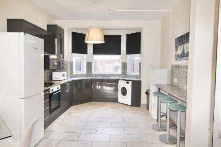 5 bedroom Semi-detached house to let in Shrewsbury Road, Nottingham, NG2