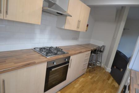 4 bedroom Semi-detached house to let in West Avenue, West Bridgford, NG2