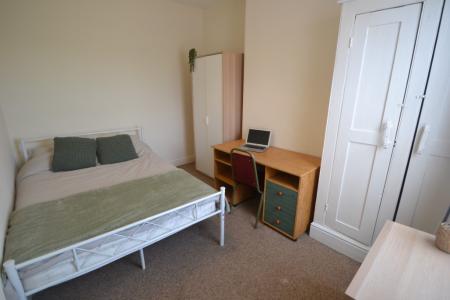 4 bedroom Semi-detached house to let in West Avenue, West Bridgford, NG2