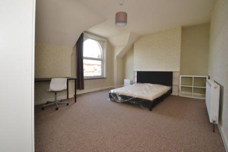 5 bedroom Semi-detached house to let in Trent Boulevard, West Bridgford, NG2