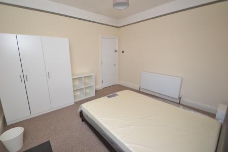 5 bedroom Semi-detached house to let in Trent Boulevard, West Bridgford, NG2