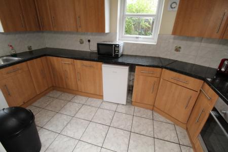 5 bedroom Semi-detached house to let in Trent Boulevard, West Bridgford, NG2