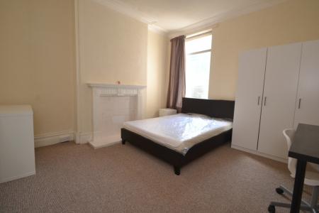 5 bedroom Semi-detached house to let in Trent Boulevard, West Bridgford, NG2