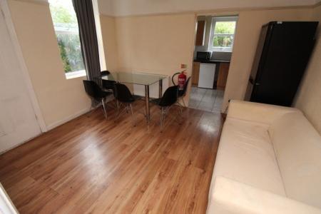 5 bedroom Semi-detached house to let in Trent Boulevard, West Bridgford, NG2