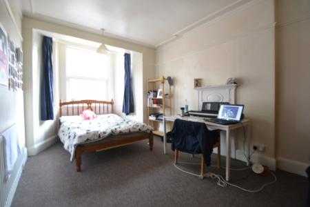 5 bedroom Semi-detached house to let in Derby Grove, Lenton, Nottingham, NG7