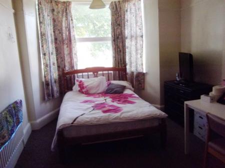 5 bedroom Semi-detached house to let in Derby Grove, Lenton, Nottingham, NG7