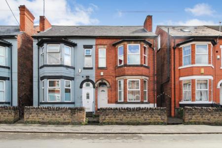 5 bedroom Detached house to let in Kimbolton Avenue, Lenton, Nottingham, NG7