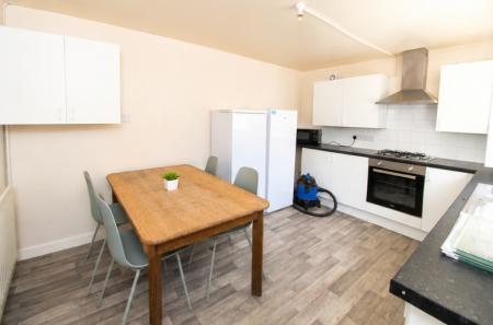 5 bedroom Detached house to let in Kimbolton Avenue, Lenton, Nottingham, NG7