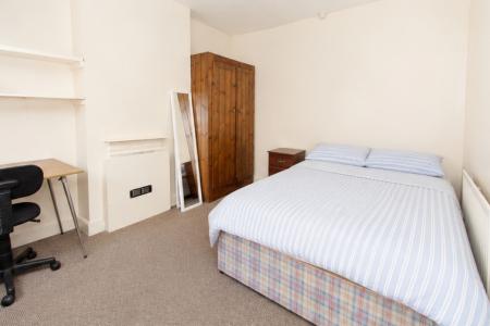 5 bedroom Detached house to let in Kimbolton Avenue, Lenton, Nottingham, NG7