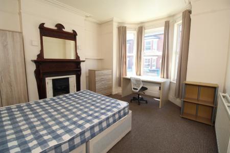 5 bedroom Detached house to let in Kimbolton Avenue, Lenton, Nottingham, NG7