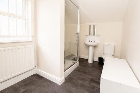 5 bedroom Detached house to let in Kimbolton Avenue, Lenton, Nottingham, NG7