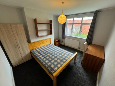 4 bedroom Semi-detached house to let in Greenfield Street, Dunkirk, Nottingham, NG7