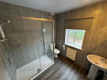 4 bedroom Semi-detached house to let in Greenfield Street, Dunkirk, Nottingham, NG7