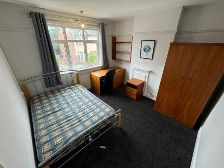 4 bedroom Semi-detached house to let in Greenfield Street, Dunkirk, Nottingham, NG7