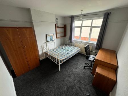 4 bedroom Semi-detached house to let in Greenfield Street, Dunkirk, Nottingham, NG7