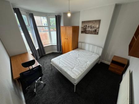 4 bedroom Semi-detached house to let in Greenfield Street, Dunkirk, Nottingham, NG7