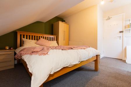 5 bedroom Detached house to let in Charnwood Grove, West Bridgford, NG2