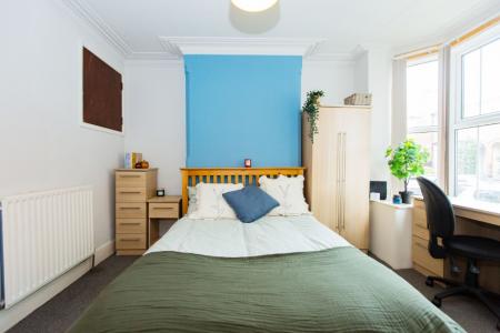 5 bedroom Detached house to let in Charnwood Grove, West Bridgford, NG2