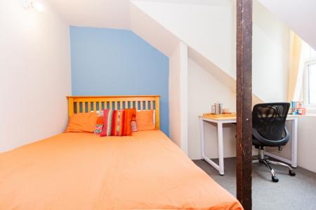 5 bedroom Detached house to let in Charnwood Grove, West Bridgford, NG2