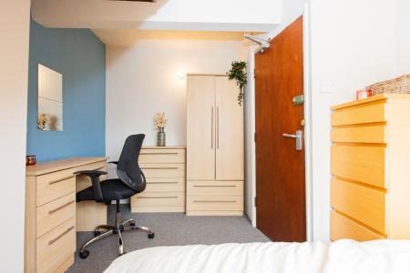 5 bedroom Detached house to let in Charnwood Grove, West Bridgford, NG2