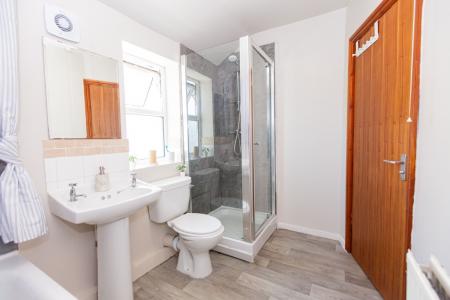 4 bedroom Semi-detached house to let in South Road, West Bridgford, NG2