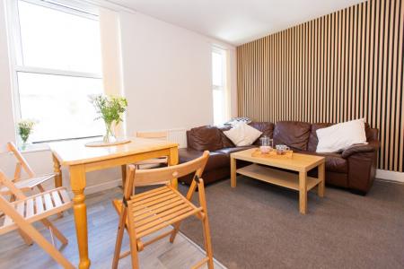 4 bedroom Semi-detached house to let in South Road, West Bridgford, NG2