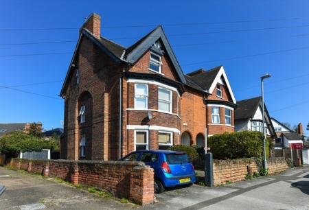 6 bedroom Semi-detached house to let in Millicent Road, West Bridgford, NG2