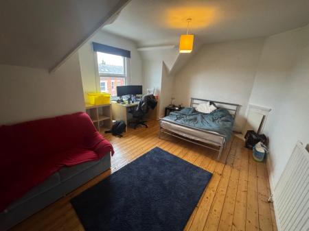 6 bedroom Semi-detached house to let in Millicent Road, West Bridgford, NG2