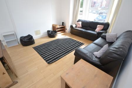 6 bedroom Semi-detached house to let in Loughborough Road, West Bridgford, NG2