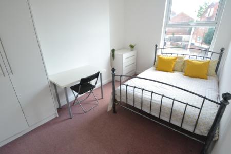 6 bedroom Semi-detached house to let in Loughborough Road, West Bridgford, NG2