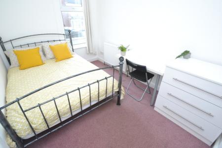 6 bedroom Semi-detached house to let in Loughborough Road, West Bridgford, NG2