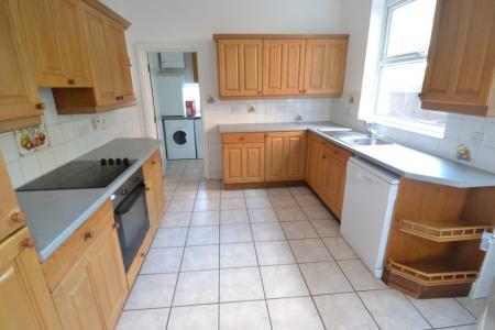 6 bedroom Semi-detached house to let in Loughborough Road, West Bridgford, NG2