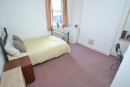 6 bedroom Semi-detached house to let in Loughborough Road, West Bridgford, NG2
