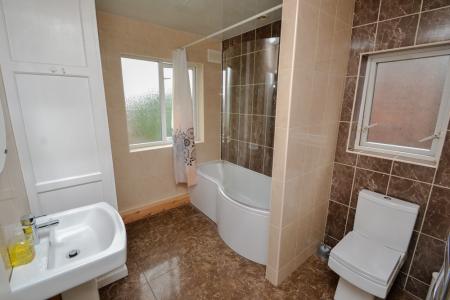 5 bedroom Detached house to let in Derby Road, Lenton, Nottingham, NG7