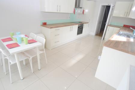 6 bedroom Detached house to let in Loughborough Road, West Bridgford, NG2