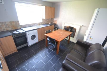 4 bedroom Detached house to let in Oliver Close, Arboretum, Nottingham, NG7