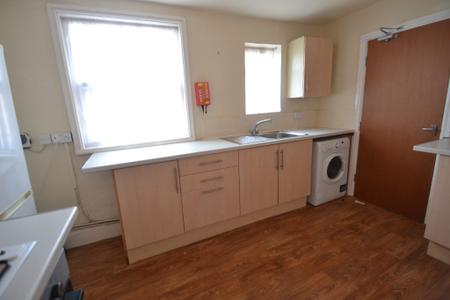 2 bedroom Flat to let in Henry Road, West Bridgford, NG2