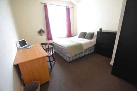 2 bedroom Flat to let in Henry Road, West Bridgford, NG2