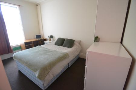 2 bedroom Flat to let in Henry Road, West Bridgford, NG2