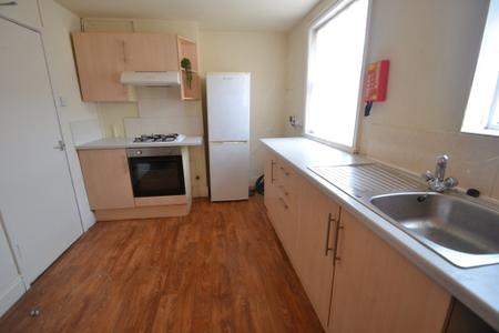 2 bedroom Flat to let in Henry Road, West Bridgford, NG2